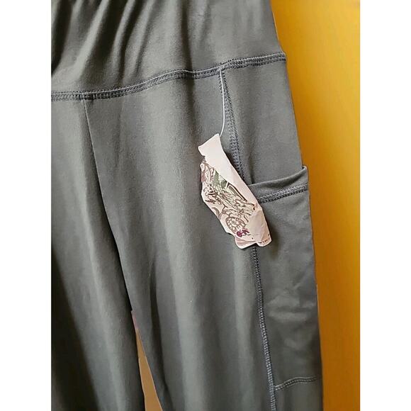 One World Green Leggings Womans Size XS NEW NWT Inseem 26 Excellent A126 Comfy - Picture 2 of 6